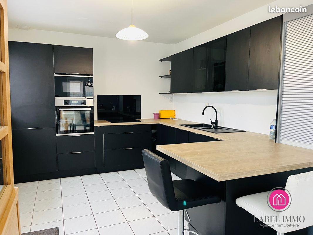 Casa de 3 dormitorios en Cambrai, France No. 54693