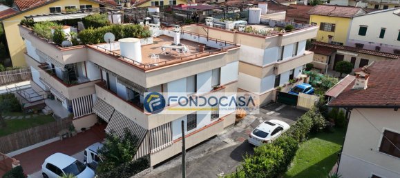 2-salle Penthouse à Massa, Italy No. 370961 2