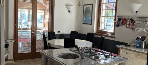 7 rooms Apartment in Erba, Italy No. 2837 10