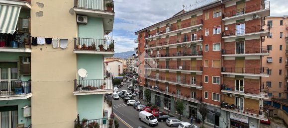 Apartamento de 3 dormitorios en Cosenza, Italy No. 32714 5