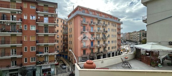 Apartamento de 3 dormitorios en Cosenza, Italy No. 32714 6
