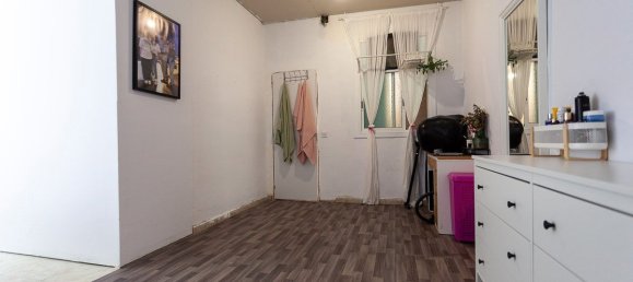 106m² Commercial property in L'Hospitalet de Llobregat, Spain No. 141118 21