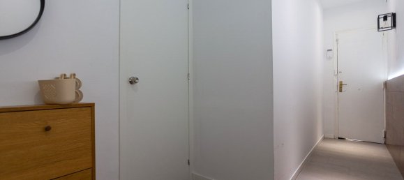 106m² Commercial property in L'Hospitalet de Llobregat, Spain No. 141118 26