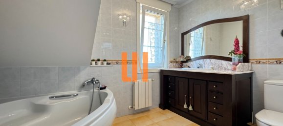 4 bedrooms House in Culleredo, Spain No. 166496 9