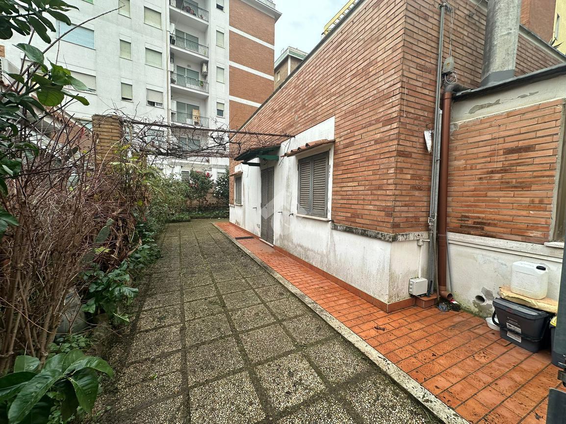 Casa de 5 habitaciónes en Nettuno, Italy No. 86832