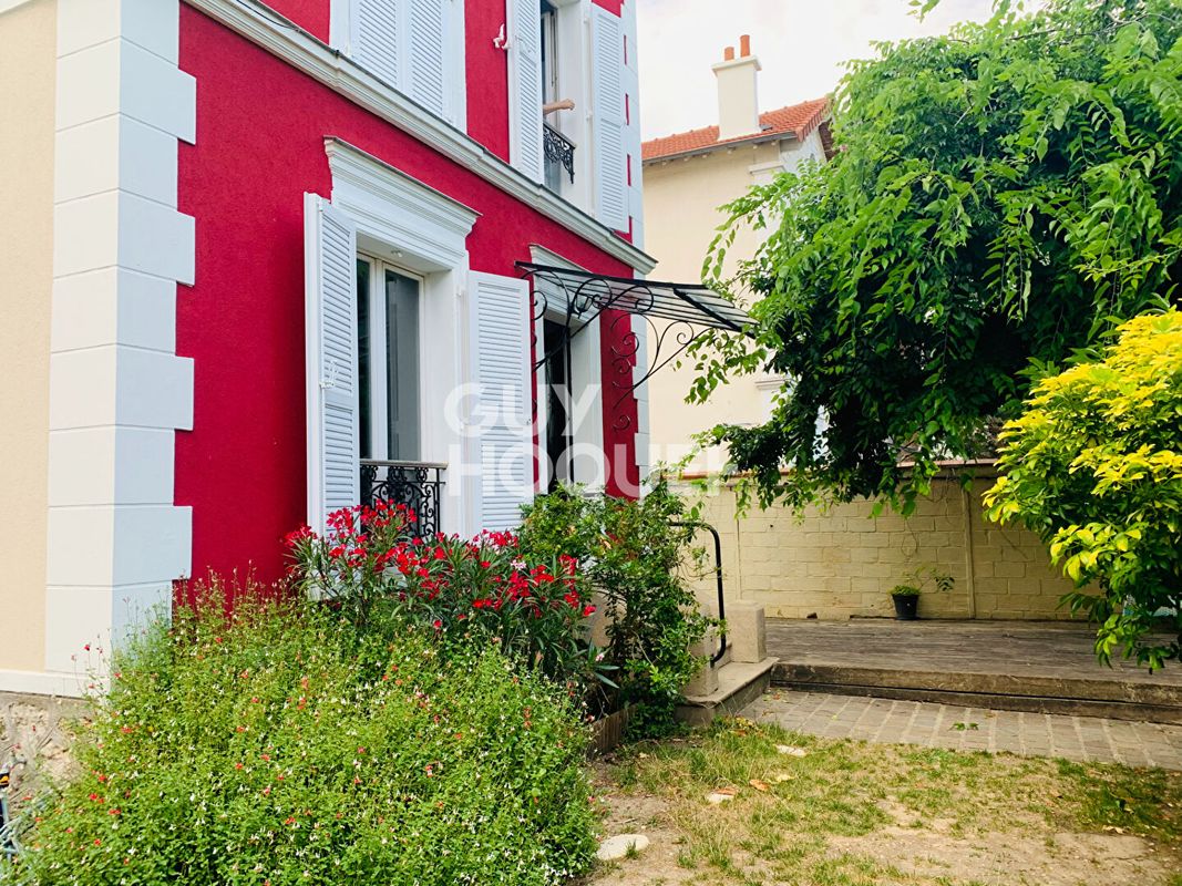Casa de 4 dormitorios en Bois-Colombes, France No. 299614