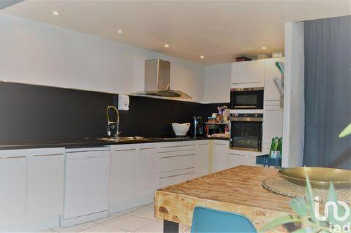 Дом с 3 спальнями в Марсейан, Франция № 30178