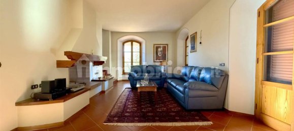 3 Schlafzimmer Villa in Barga, Italy, Nr. 164641 7