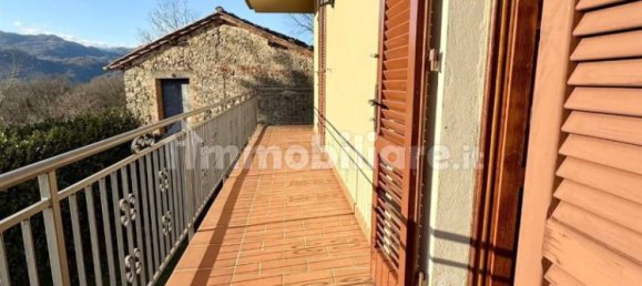 3 Schlafzimmer Villa in Barga, Italy, Nr. 164641 10