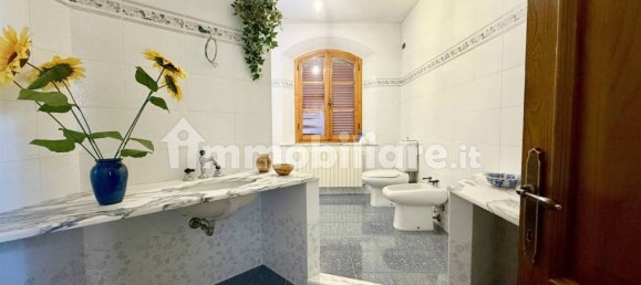 3 Schlafzimmer Villa in Barga, Italy, Nr. 164641 16