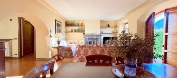 3 Schlafzimmer Villa in Barga, Italy, Nr. 164641 5