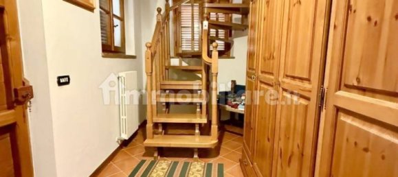 3 Schlafzimmer Villa in Barga, Italy, Nr. 164641 6
