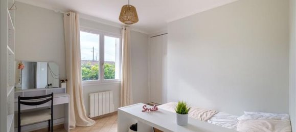 4 bedrooms House in Meyzieu, France No. 289673 4