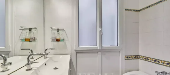 3 bedrooms Apartment in Paris, France No. 121699 12