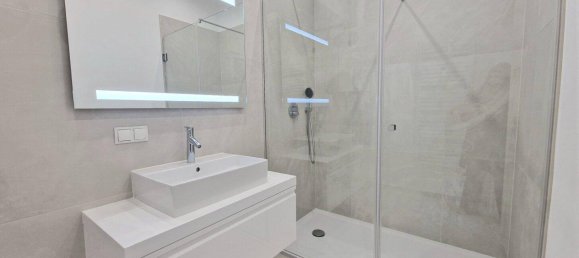 2 rooms Apartment in Hietzing, Austria No. 49896 3