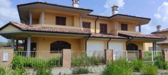 6 rooms Apartment in Roncaro, Italy No. 185958 2