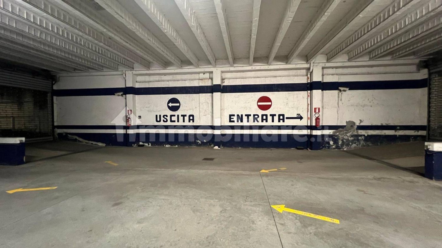  مرآب في Brescia, Italy 14متر مربع رقم 97596