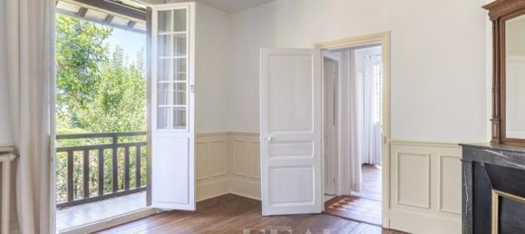 5 bedrooms Villa in Saint-Cloud, France No. 346379 10