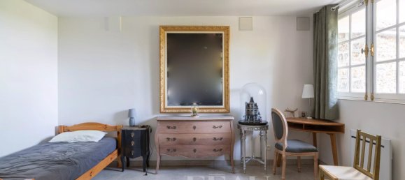 5 bedrooms Villa in Saint-Cloud, France No. 346379 2