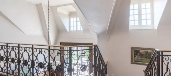 5 bedrooms Villa in Saint-Cloud, France No. 346379 24