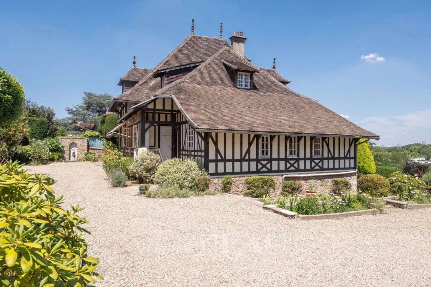 5 bedrooms Villa in Saint-Cloud, France No. 346379