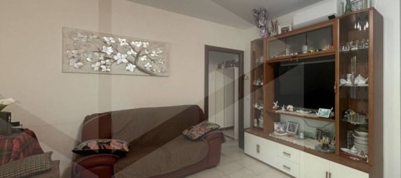 2-salle Appartement à San Giuliano Milanese, Italy No. 31161 12