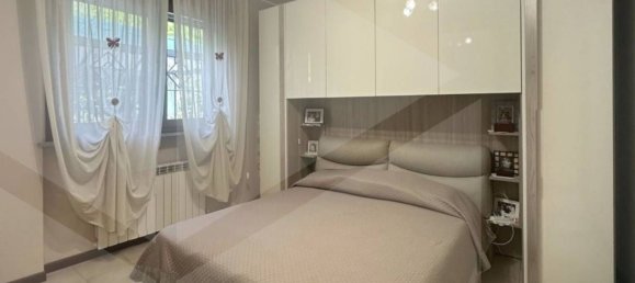 2-salle Appartement à San Giuliano Milanese, Italy No. 31161 11