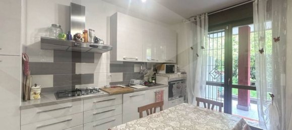 2-salle Appartement à San Giuliano Milanese, Italy No. 31161 6