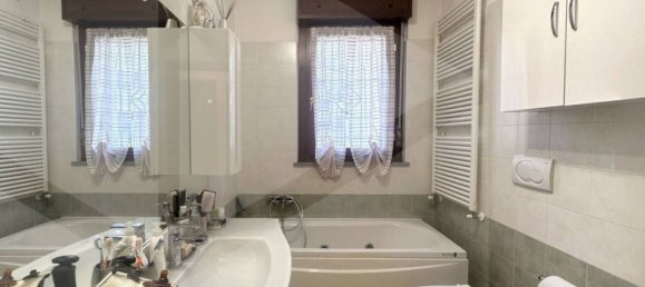 2-salle Appartement à San Giuliano Milanese, Italy No. 31161 5