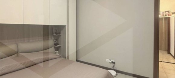 2-salle Appartement à San Giuliano Milanese, Italy No. 31161 10