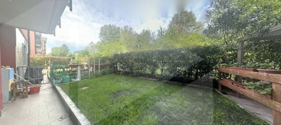 2-salle Appartement à San Giuliano Milanese, Italy No. 31161 14