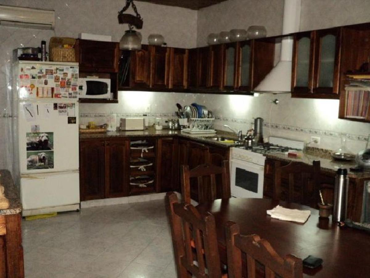 3 bedrooms House in Moron, Argentina No. 71398
