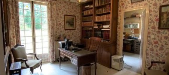 Casa de 4 dormitorios en Cuts, France No. 222215 5