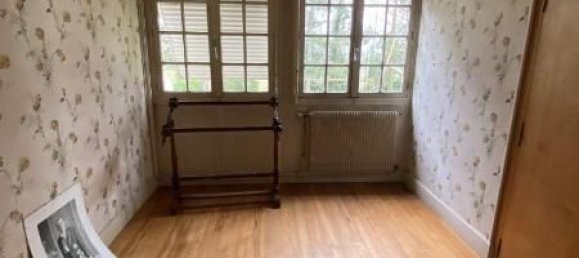 Casa de 4 dormitorios en Cuts, France No. 222215 12