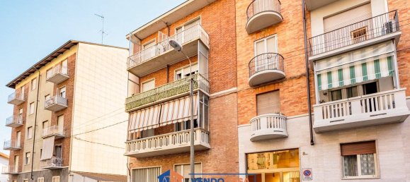 1 bedroom Apartment in Turin, Italy No. 301594 2