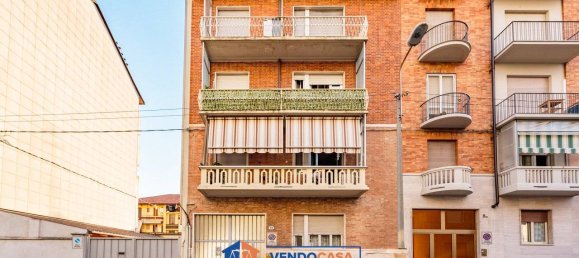 1 bedroom Apartment in Turin, Italy No. 301594 3