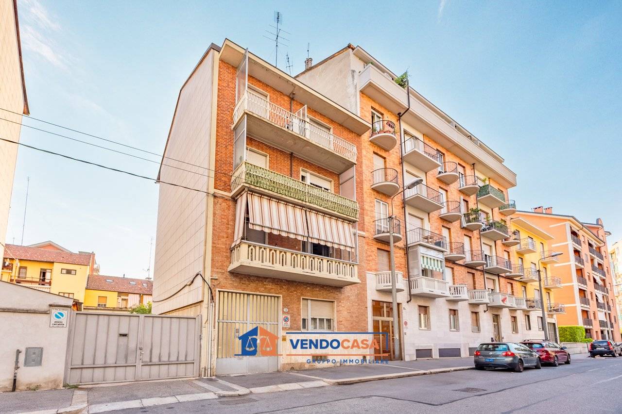 1 bedroom Apartment in Turin, Italy No. 301594