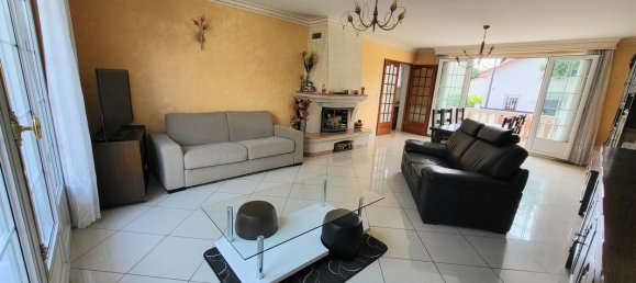 4 bedrooms House in Champigny-sur-Marne, France No. 186894 3