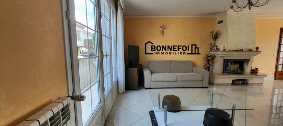 4 bedrooms House in Champigny-sur-Marne, France No. 186894 2