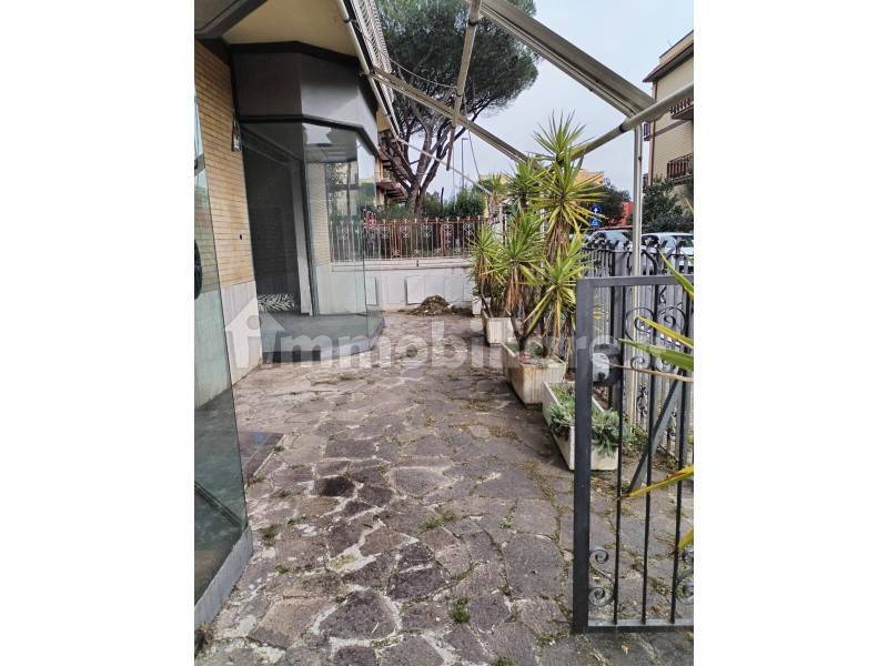 2-Zimmer Gewerbliche Immobilie in Rome, Italy, Nr. 52034