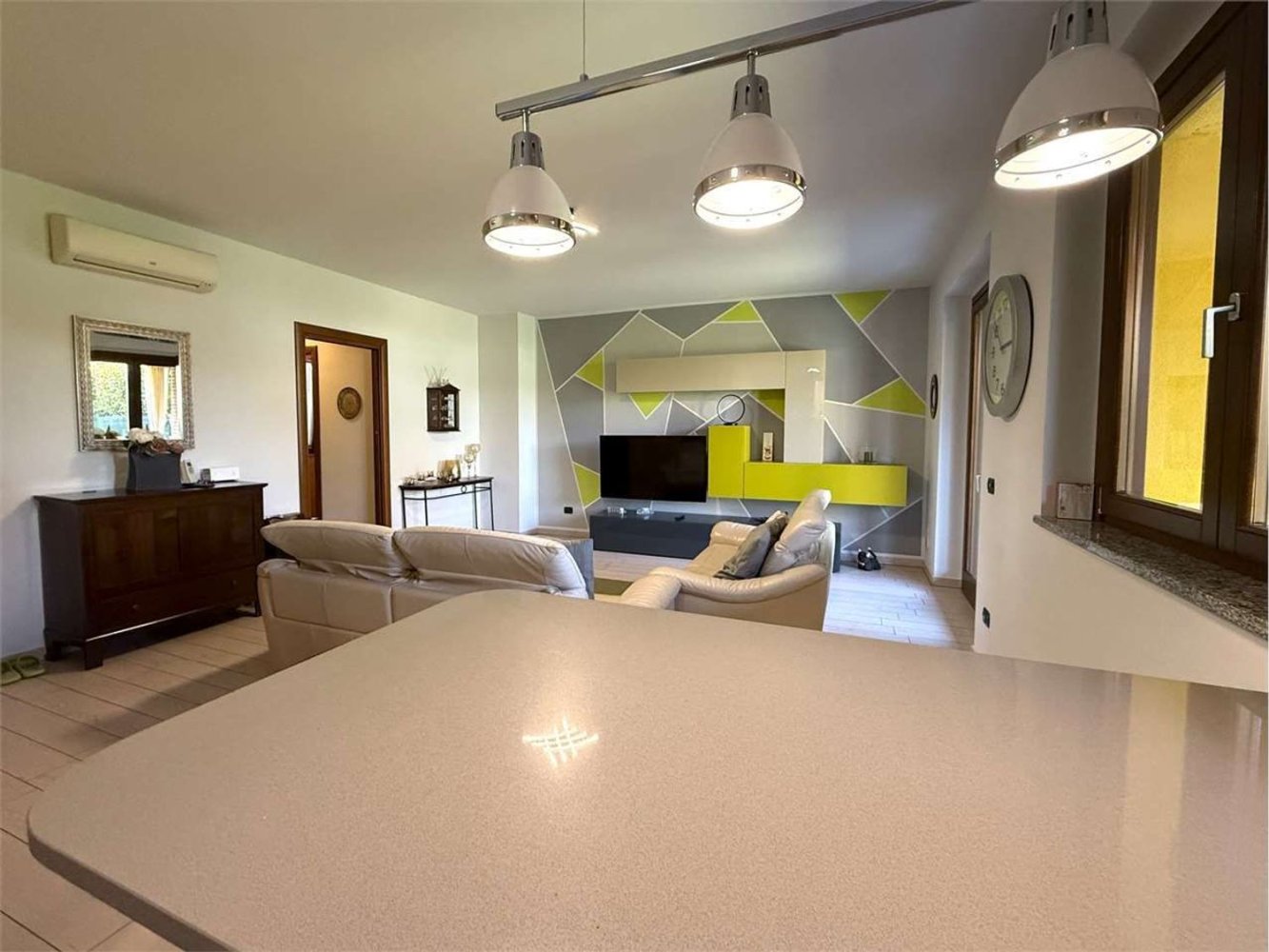 5-Zimmer Villa in Invorio, Italy, Nr. 276046