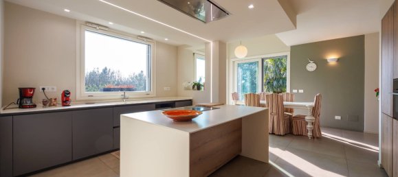 3 bedrooms Villa in Turin, Italy No. 222026 18