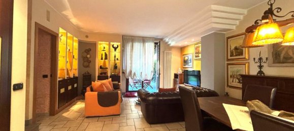 4 bedrooms Villa in Giussano, Italy No. 268831 3