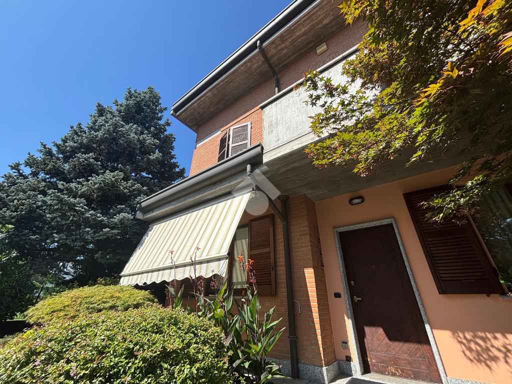 4 bedrooms Villa in Giussano, Italy No. 268831