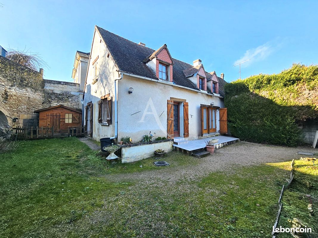 Casa de 4 dormitorios en Saint-Julien-de-Chedon, France No. 83990