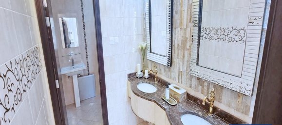 5 bedrooms Villa in Al Quoz, UAE No. 557 10