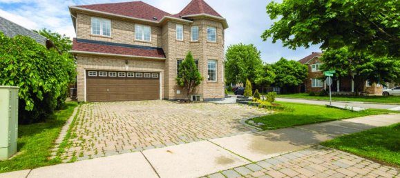 6 bedrooms House in Oakville, Canada No. 311 2