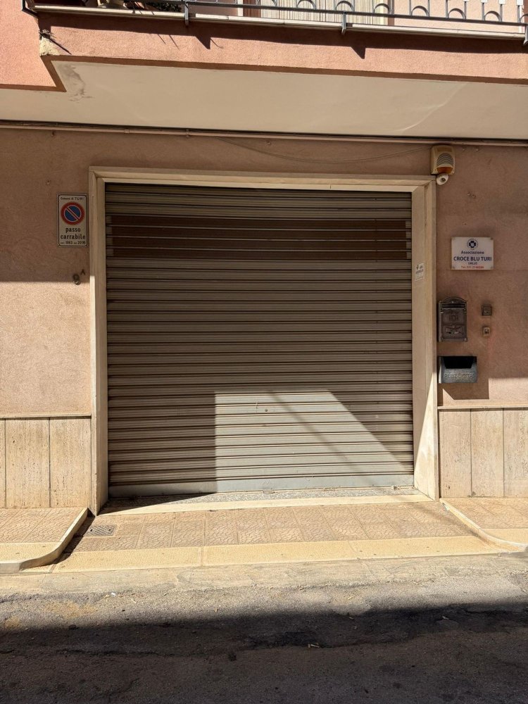 207m² Commercial property in Turi, Italy No. 363595