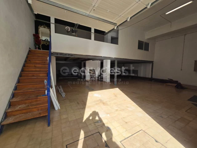 204m² Warehouse in Almada, Portugal No. 67187