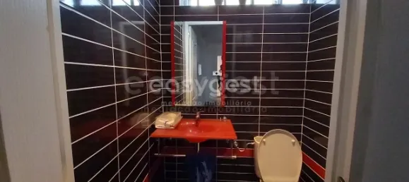 204m² Warehouse in Almada, Portugal No. 67187 24